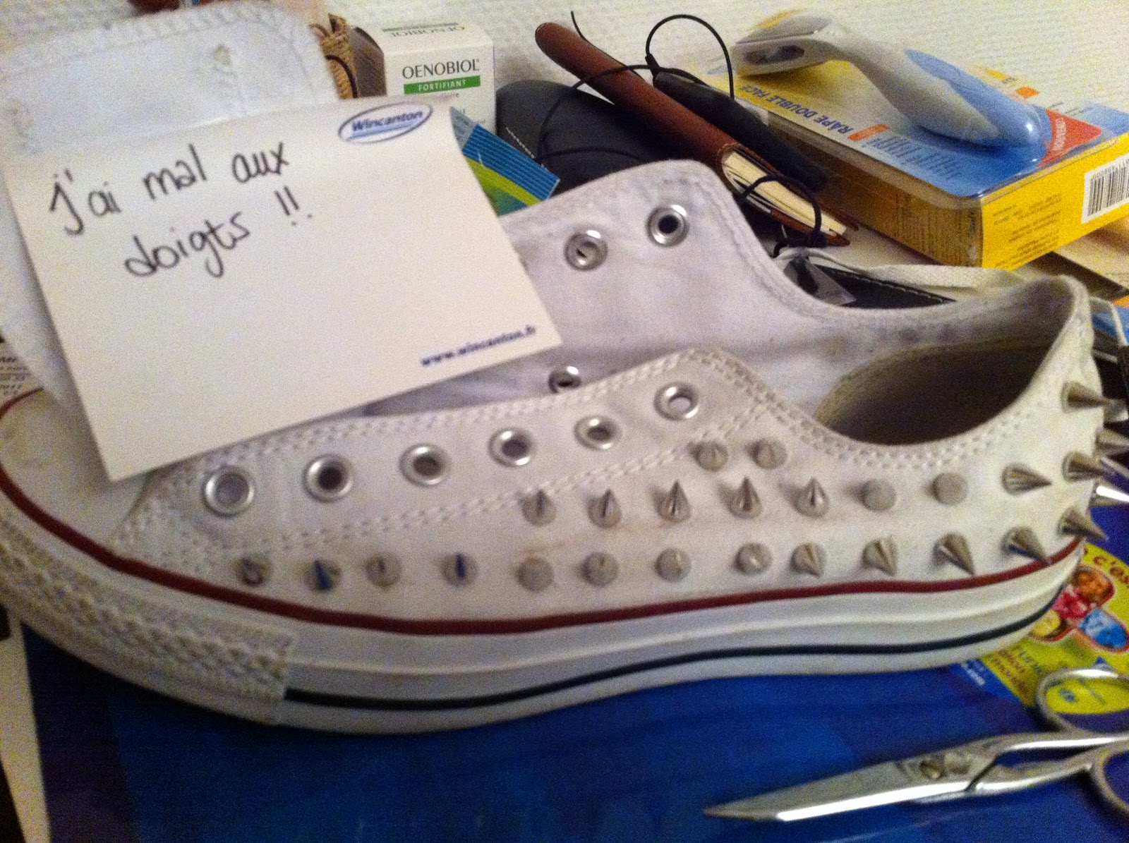 converse blanche avec clou converse blanche avec clou
