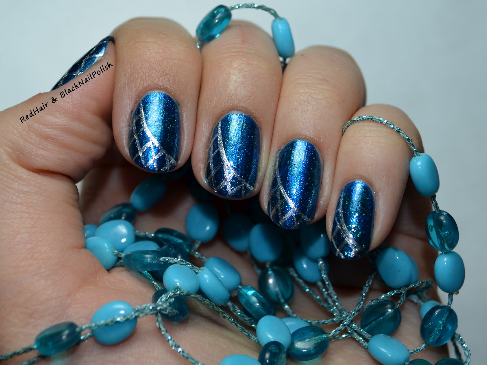 You may know that I adore blue polishes, so this manicure is like the best