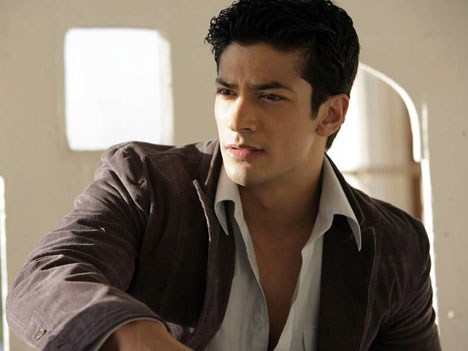 This hot hunk Now working as full actor in India, check his photos