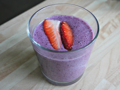 Smoothie with blueberries, almond milk and pumpkin seeds smoothie recipe