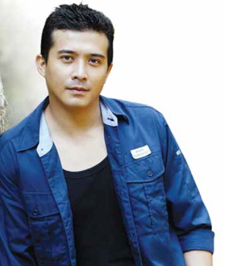 Aaron Aziz yang hensem juga.