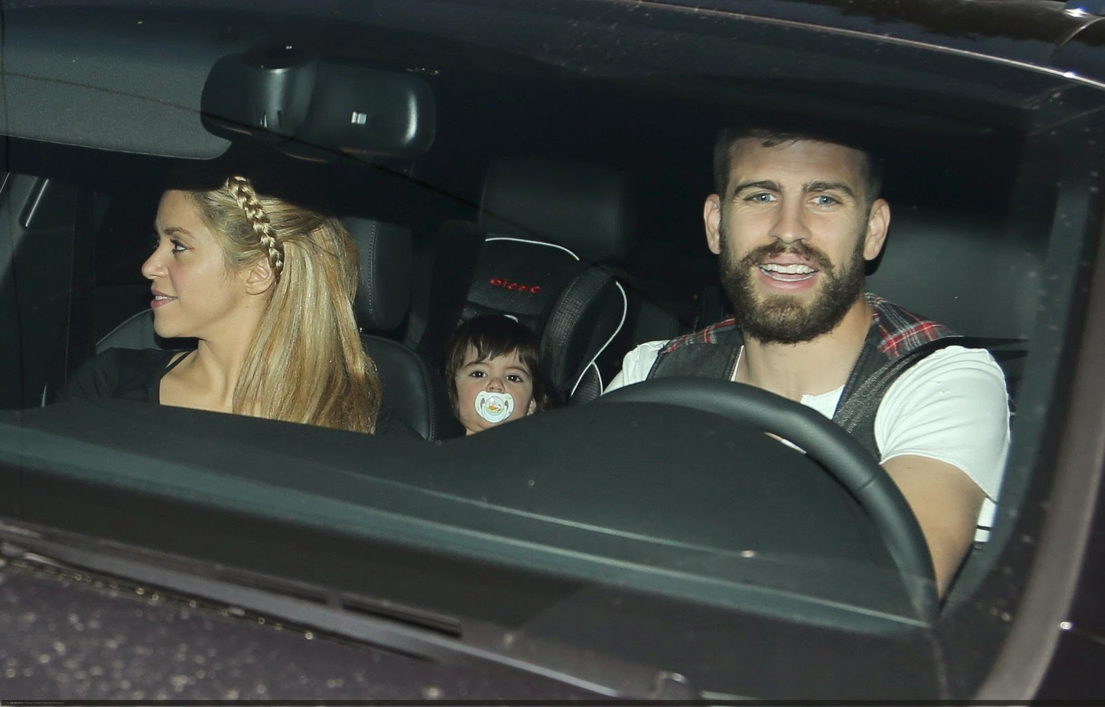 Shakira, Piqué e Milan vão à festinha
