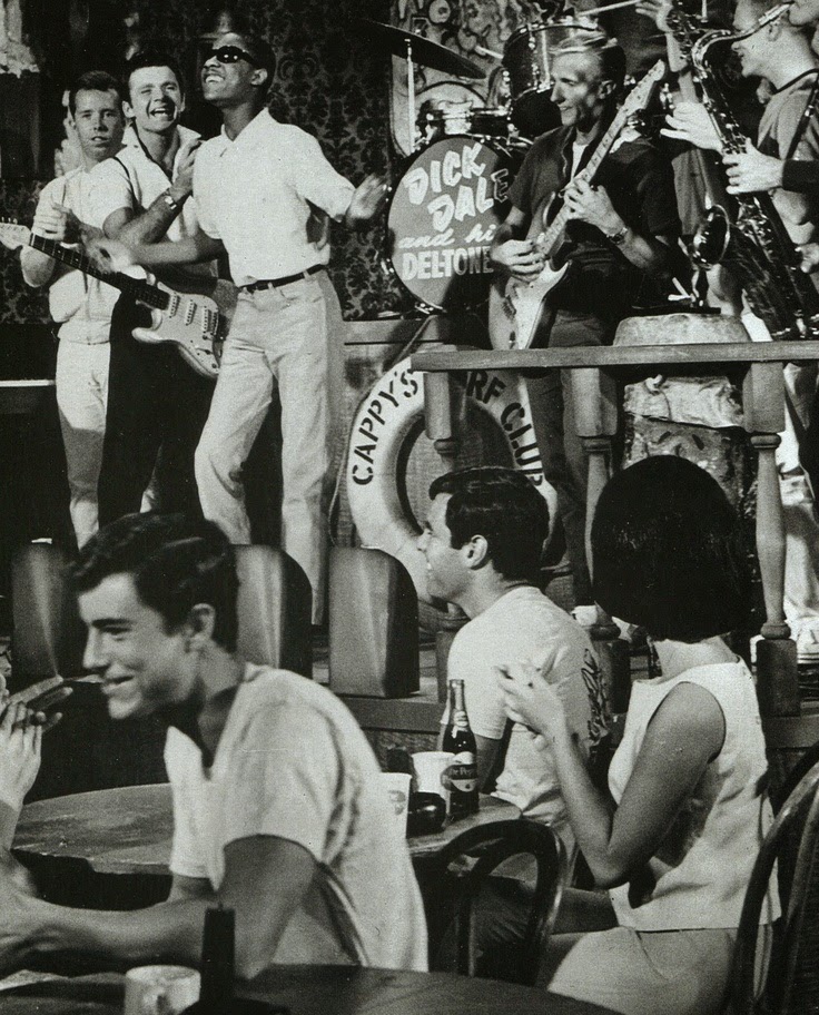 Imagenes cinéfilas - Página 5 Stevie+Wonder+with+Dick+Dale+&+His+Del-Tones+in+Muscle+Beach+Party,+1964