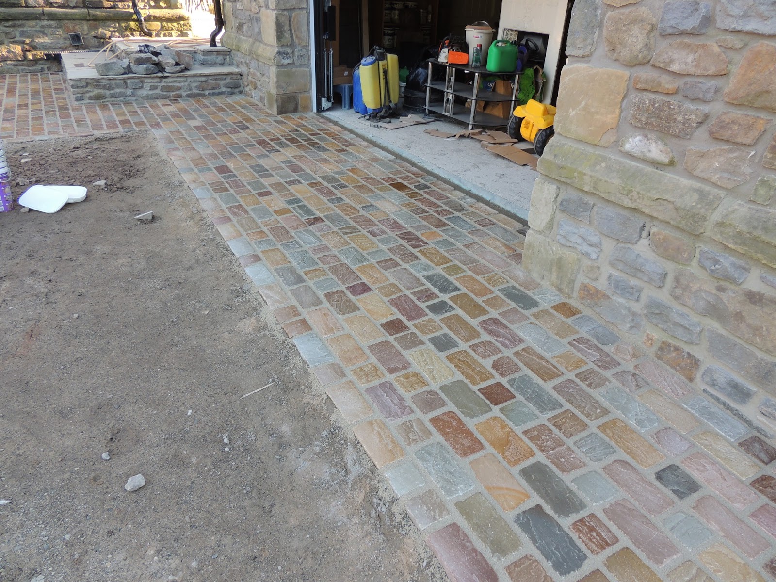 CWM LLYNFI BRICKLAYING Natural stone cobbles