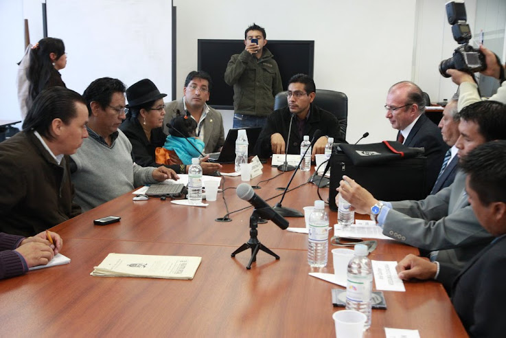 - Comisión de Derechos Colectivos recibió a veeduría que investigó los contratos de Fabricio Correa