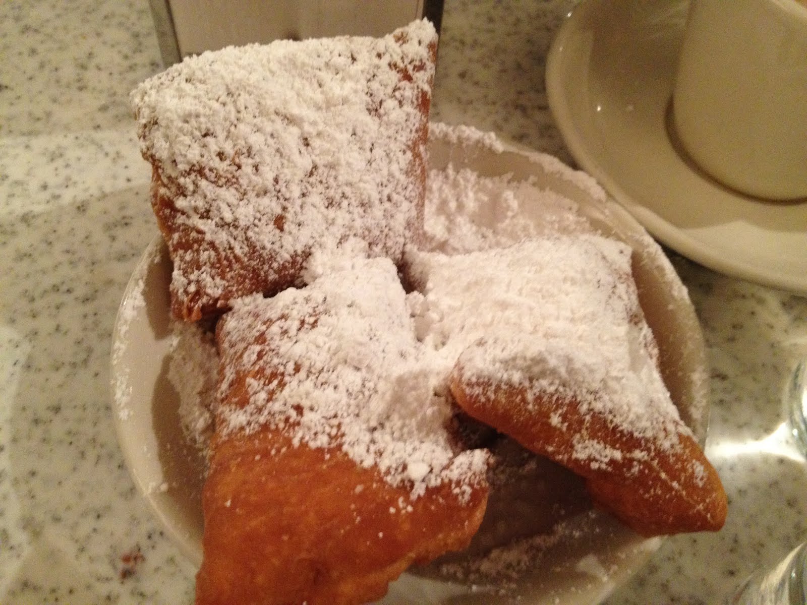 PIG OUT SPOTS Cafe du Monde (New Orleans, LA)