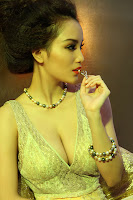 Huynh, Bich, Phuong, Hot, Cleavage, show
