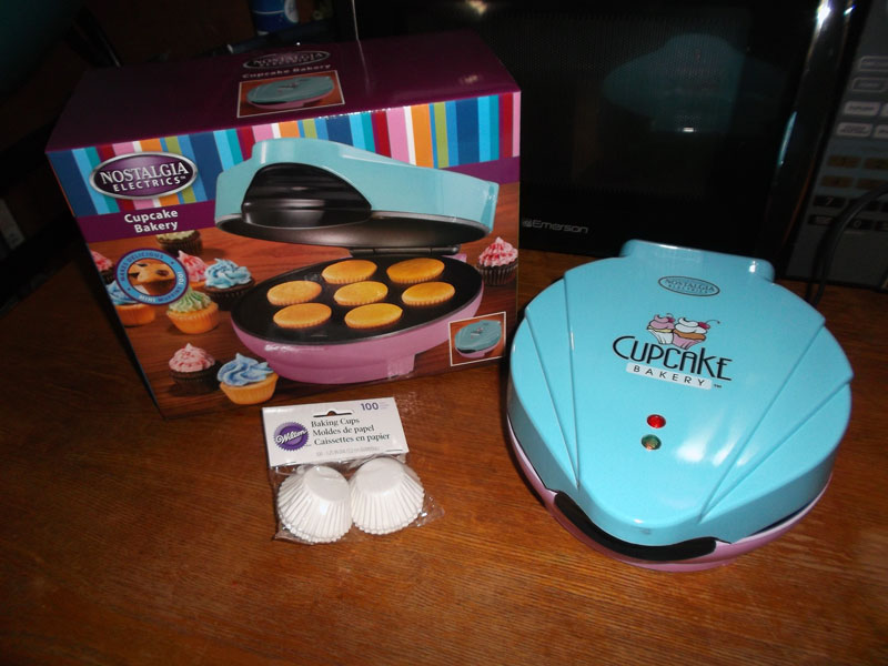 Nostalgia Electrics Cupcake Maker. Nostalgia CKM400 Cupcake Maker.