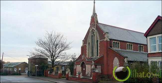 Masjid Jami' Essex dulunya Gereja United Reformed Church Southend