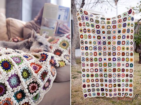 manta crochet cuadrados chicos - Coloridas mantas tejidas a crochet para decorar los ambientes