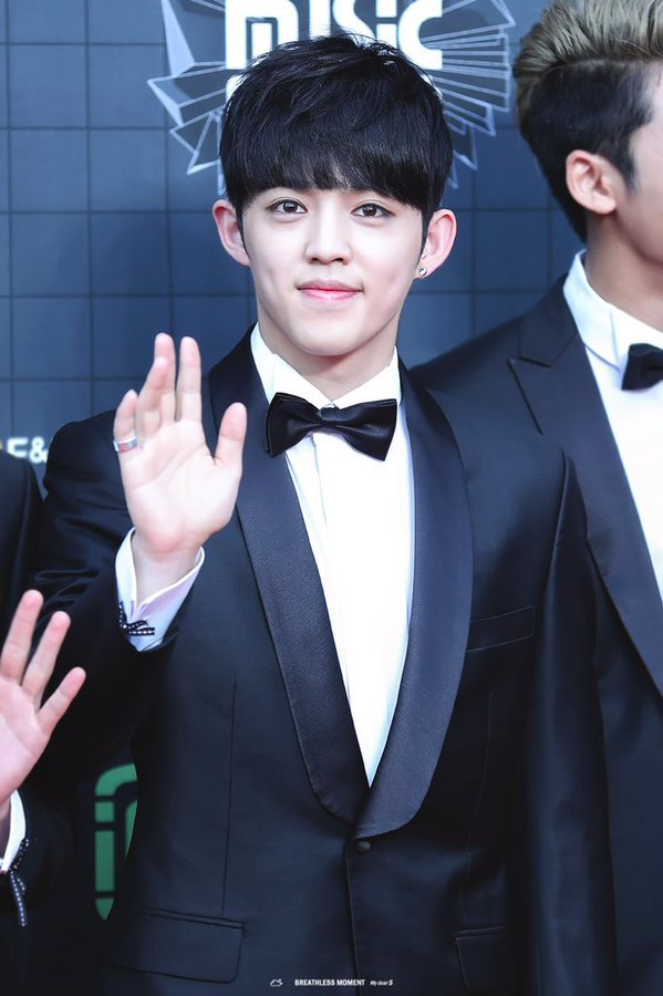 Seventeen's S.coups garners attention with his pretty long eyelashes