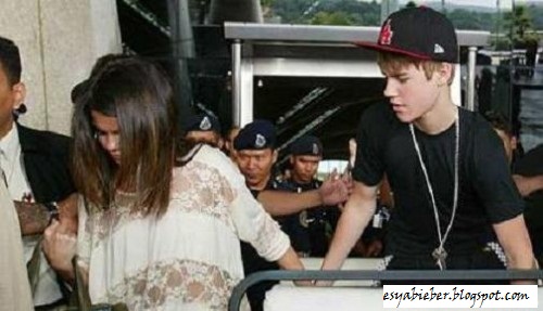 justin bieber and selena gomez break up april 2011. Selena Gomez Meeting Justin
