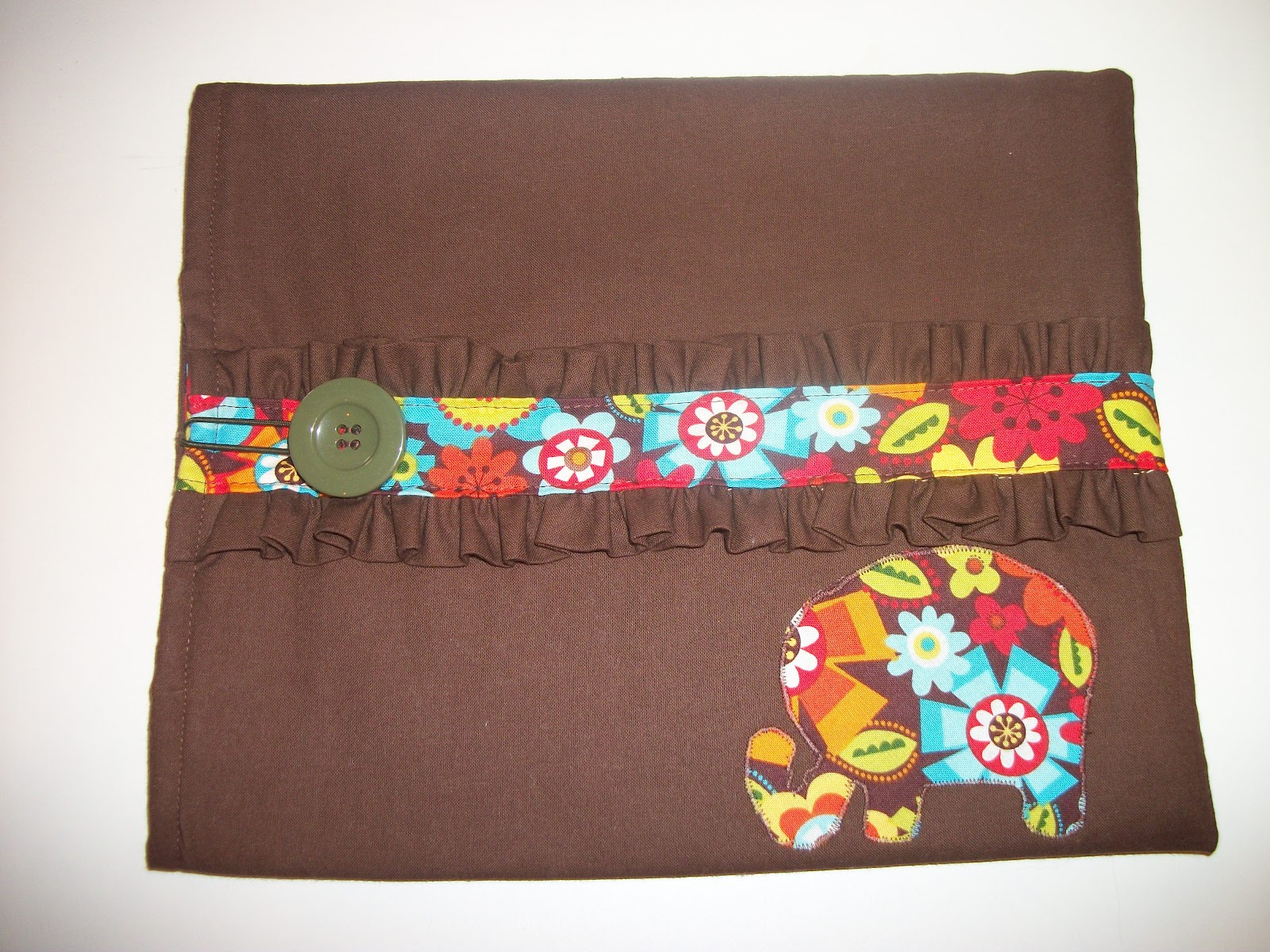 Mimi's Needle and Thread Make a ruffled Ipad pouch.