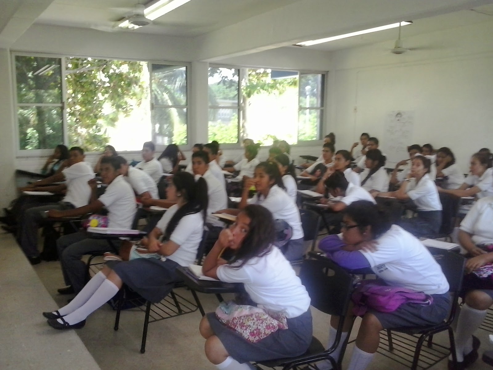 Zoe recibiendo clase de hacer pajas 5