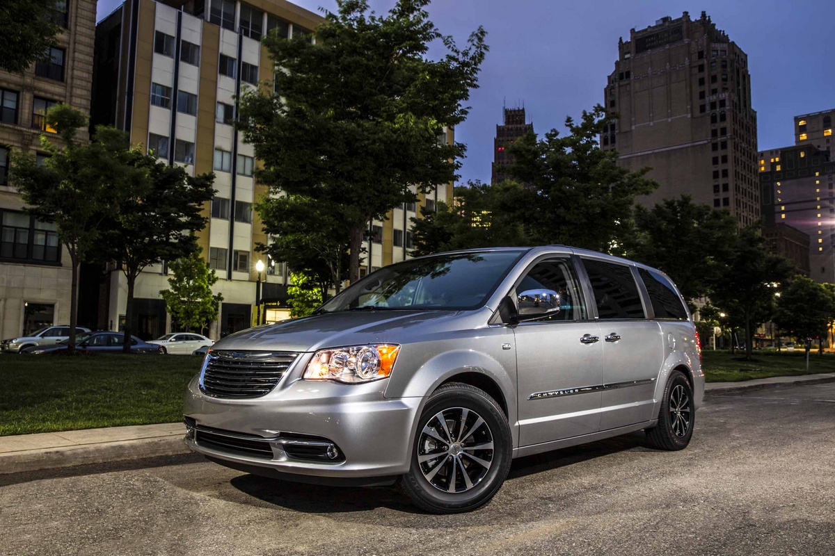 2011 - [Chrysler/Dodge/Lancia] Grand Voyager* - Page 6 2014+chrysler+town+&+country+30th+anniversary