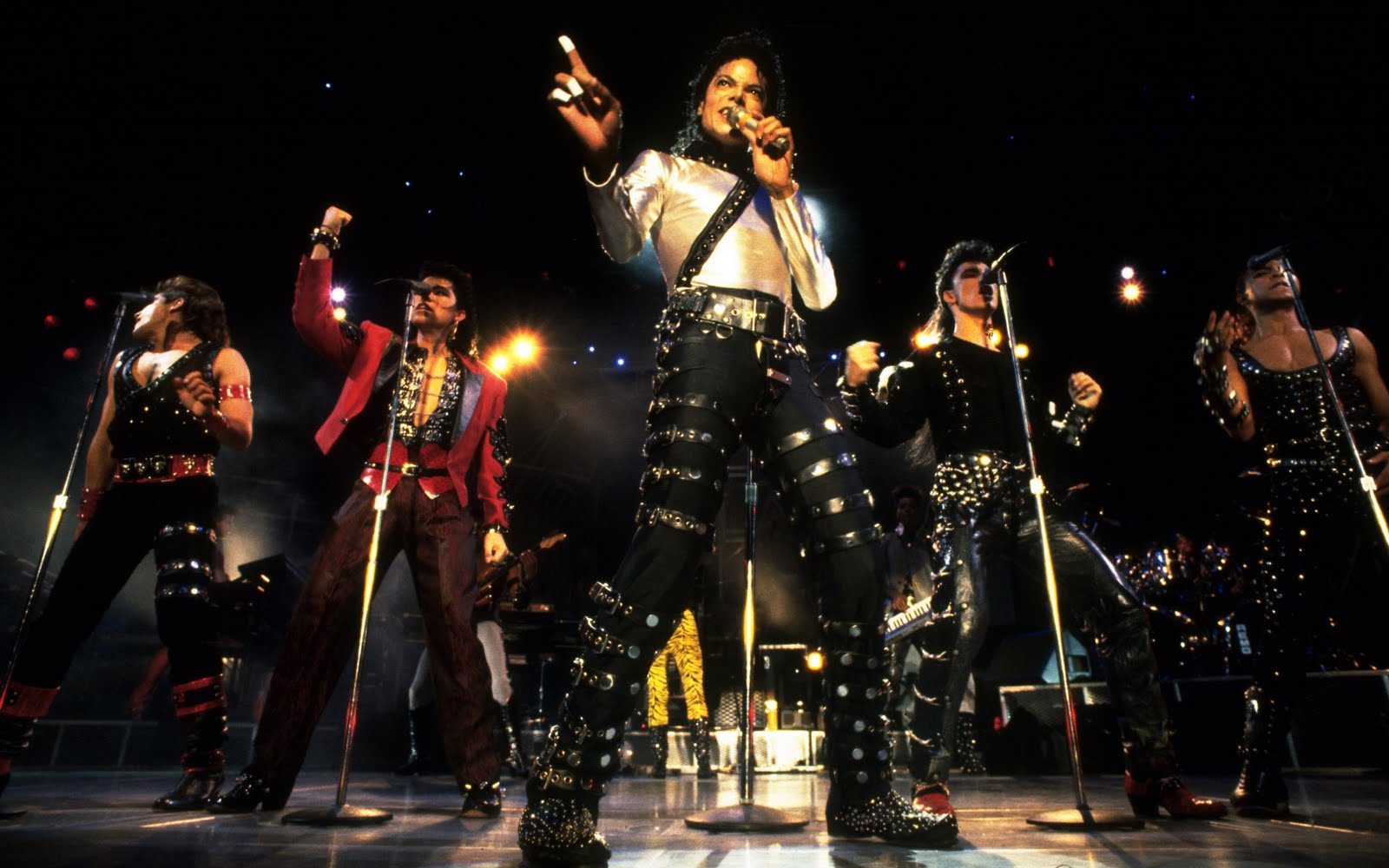 http://2.bp.blogspot.com/-Hcv19_UItd8/TasMMKNYxbI/AAAAAAAADCU/QmxHzs5GWxY/s1600/michael-jackson-wallpapers-26.jpg