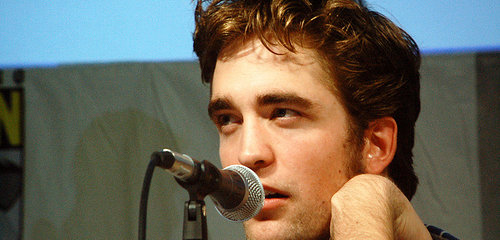 robert pattinson dog. Robert Pattinson, of Twilight