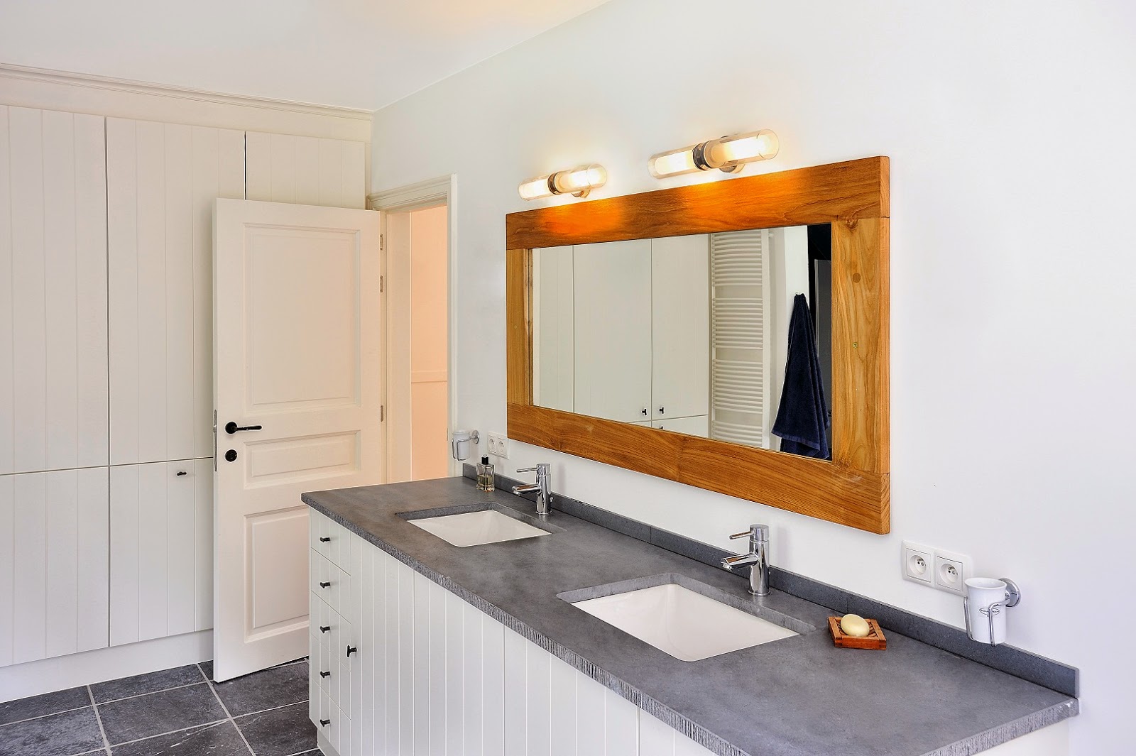 Modern Bathroom Lighting Modern Bathroom Lighting