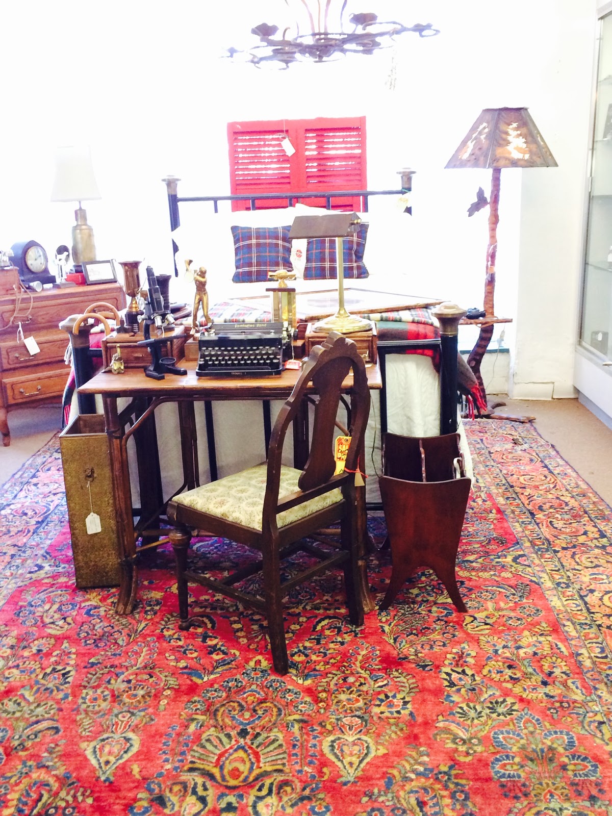 Dorm Decor the vintage guy's dorm room