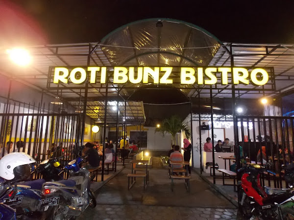 Roti Bunz Bistro Malang: Berdua atau Rame-Rame It's OKE