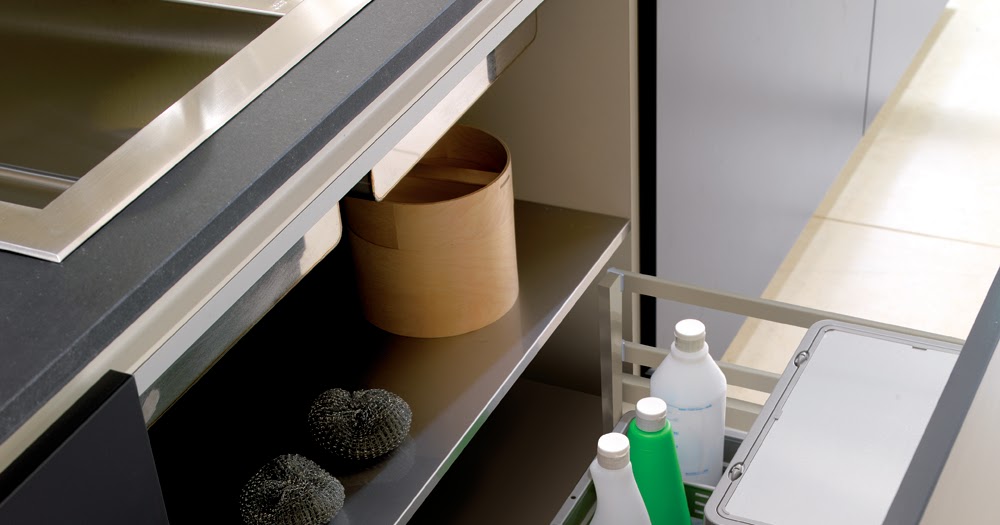 membersihkan sendok stainless