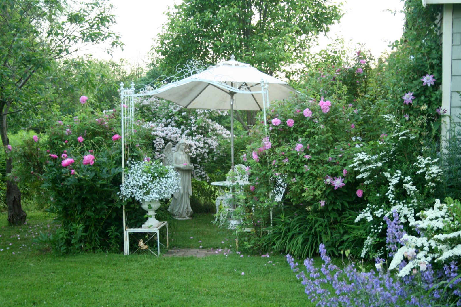 Romantic Rose Garden Real estate, House and Home