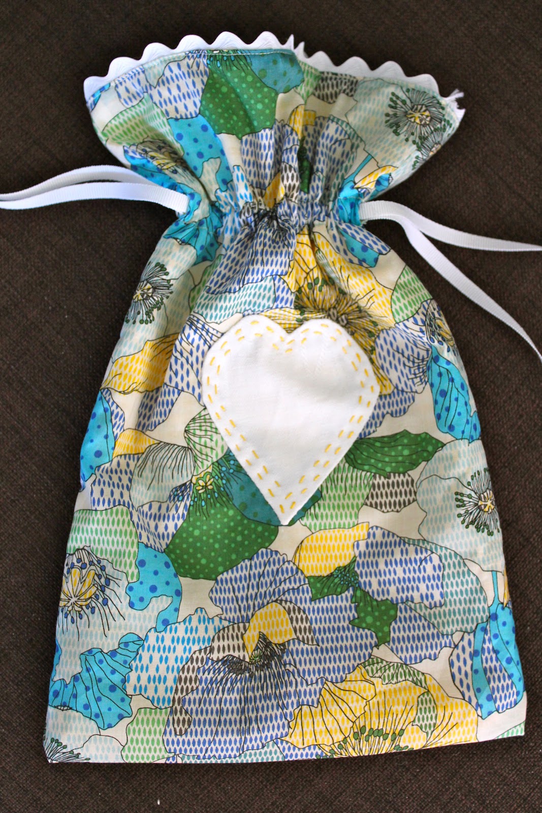 thom haus handmade Sweet Heart Drawstring Bag