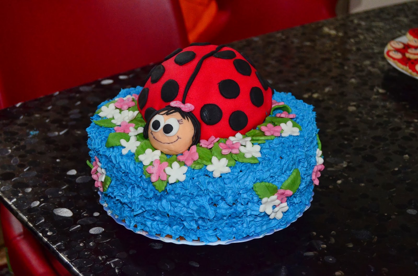 Hobi Sitesi Uğur Böcekli Pasta