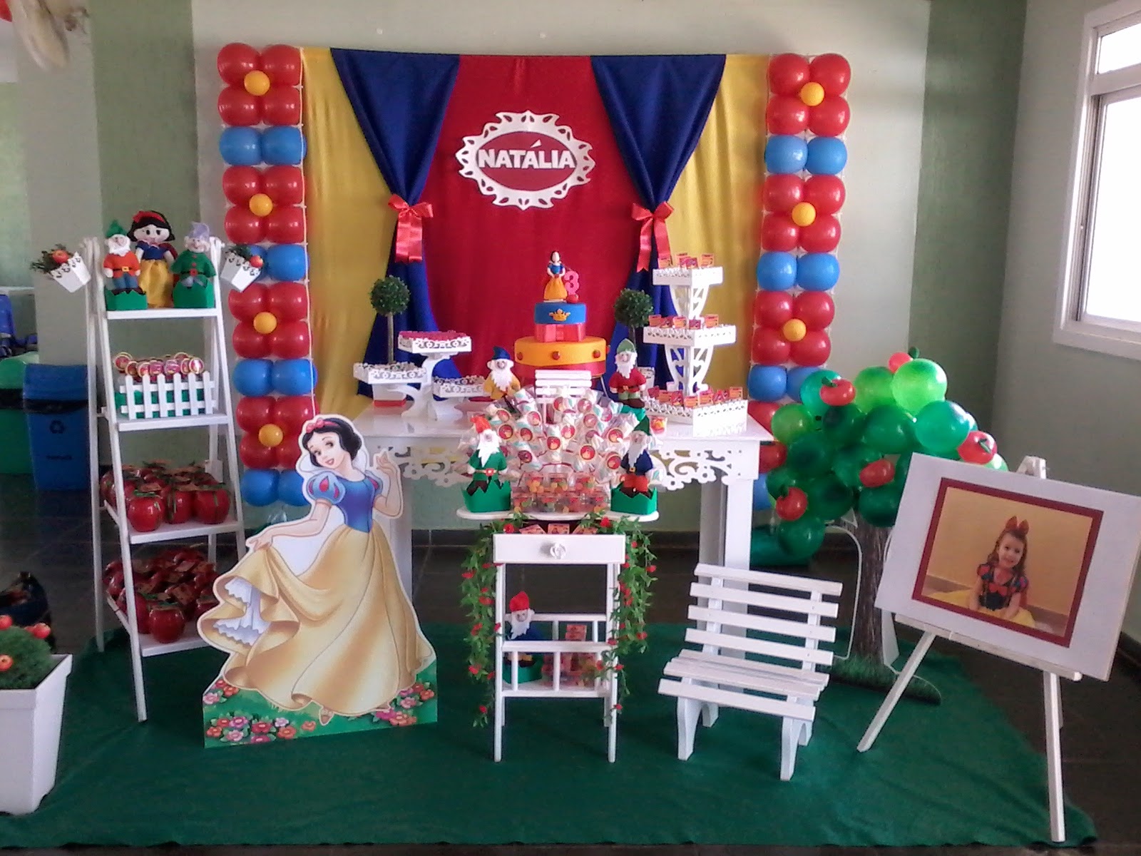 decoracao festa branca de neve provencal:painel em tecido foge do tradicional e valoriza o nome da criança decoracao festa branca de neve provencal:painel em tecido foge do tradicional e valoriza o nome da criança