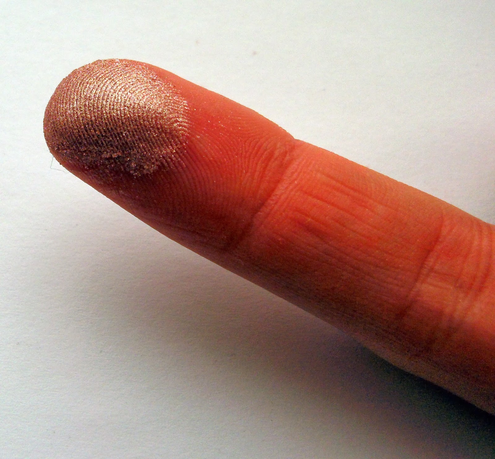 Girlactik Beauty - Glam Eye Powder Nude Glam Finger Swatch Girlactik Beauty - Glam Eye Powder Nude Glam Finger Swatch
