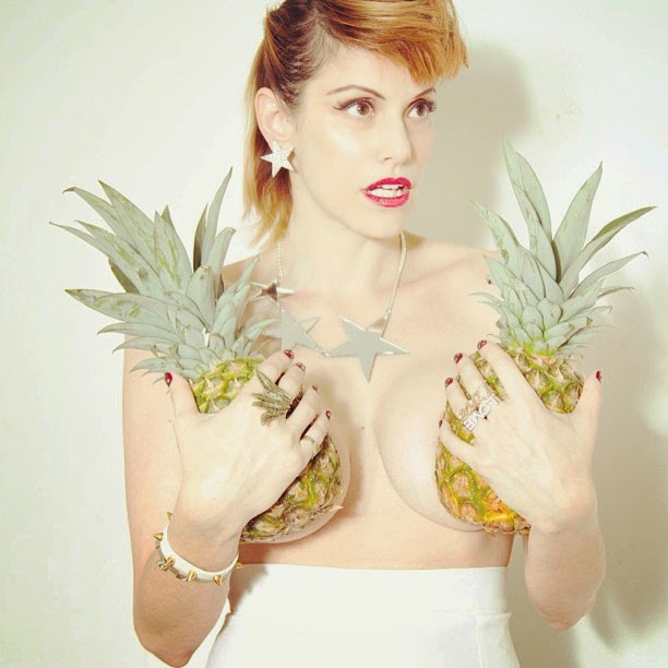 Connie Ansaldi tremenda MILF