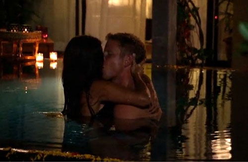 Catherine & Sean Tweets/Facebook Updates - Thread #8 - Page 23 Catherine+sean+kissing+in+pool