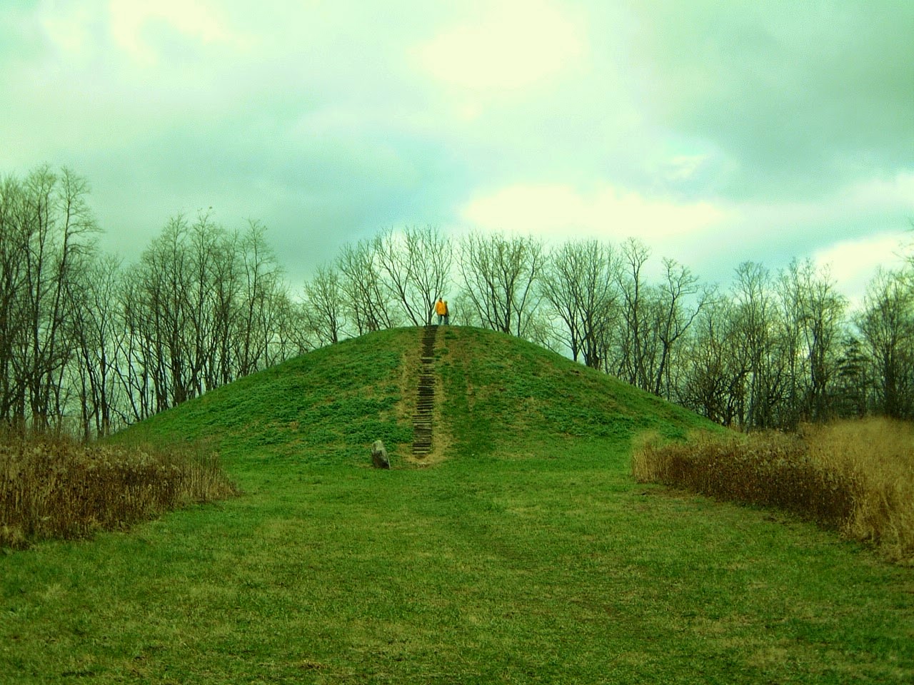 Mound Builders A Travel Guide to the Ancient Ruins in the Ohio Valley