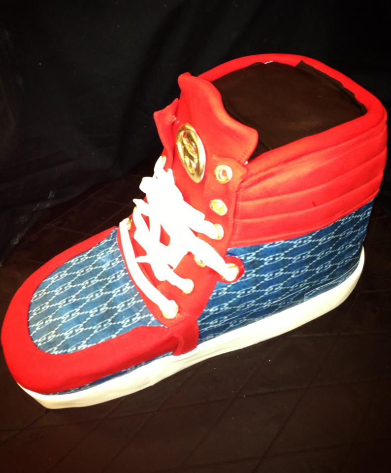 Baking with Roxana's Cakes: 3D Gucci Shoe Cake