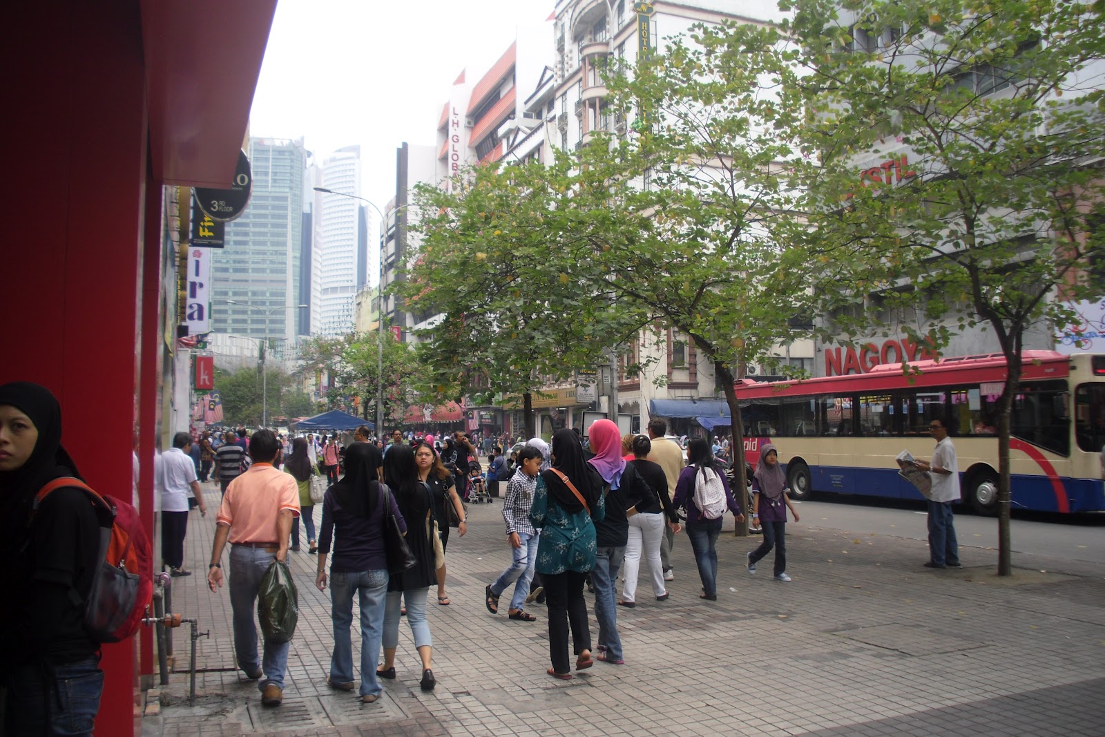 SUAM2 KUKU Menjelang raya di Jalan TAR, KL