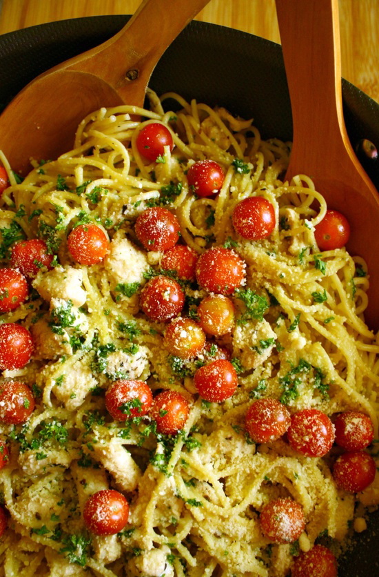 {The Shabby Chic Housewife}. Lemon Garlic Chicken Summer Spaghetti