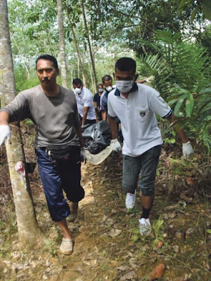 Mayat tanpa pakaian dalam kebun