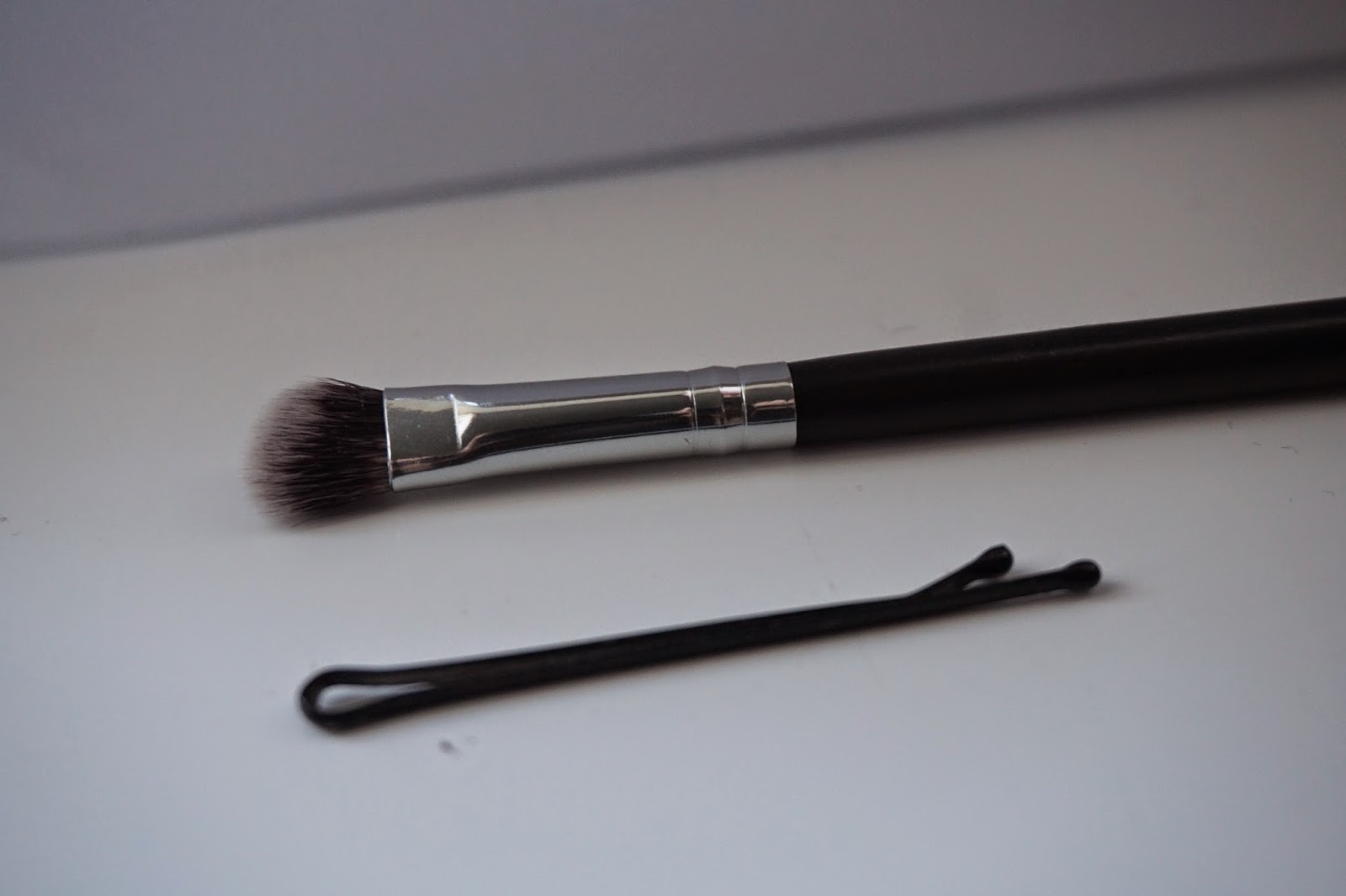 Crown Brush Review SS029 Syntho Angle Fluff - Dusty Foxes Beauty