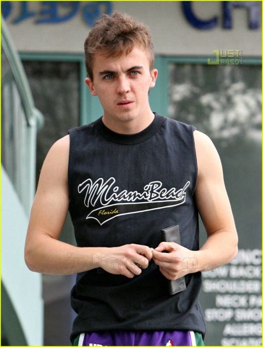 FRANKIE MUNIZ SHIRTLESS frankie muniz shirtless: