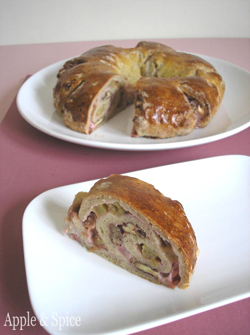 Apple & Spice The Daring Bakers March 2011 Yeasted Rhubarb