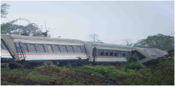 http://2.bp.blogspot.com/-HtYrwWxhH_g/T50ABuphPpI/AAAAAAAABso/FTCfwm_nelQ/s1600/train+attack+2.jpg