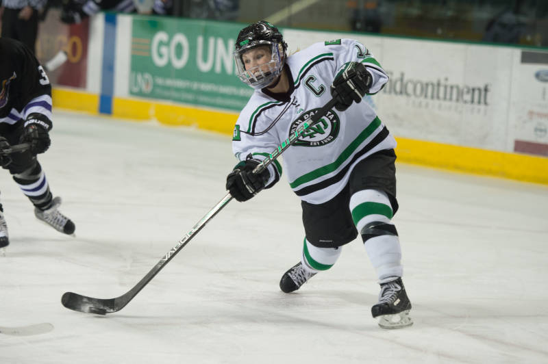 Goon's World UND Women’s Hockey; Lamoureux twins leave UND program in
