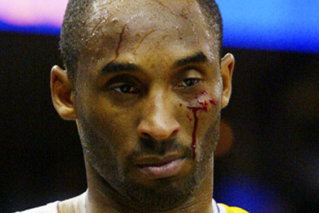 Kobe Bryant Kiss. Lakers#39; Kobe Bryant has