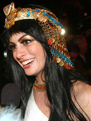 Anne Hathaway being Cleopatra at Heidi Klum's 2004 annual Halloween party at