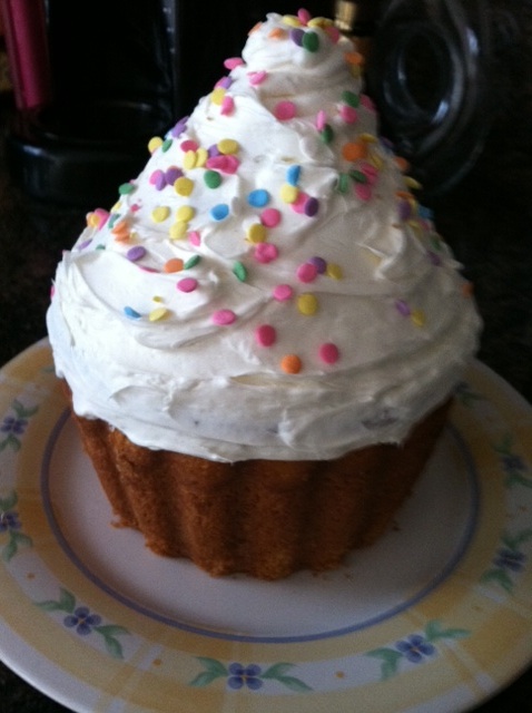 Tried And Tested Wilton S Giant Cupcake Pan The Rescue Baker