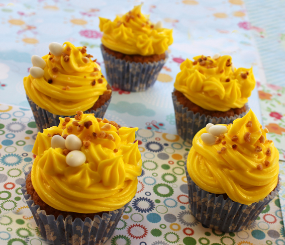 Cupcake de calabaza con buttercream de queso de untar con forma de nidos, por Sweet KOKEKO