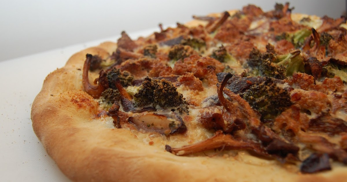 Feast Roasted Chanterelle Pizza with Sausage and Parmesan Cream