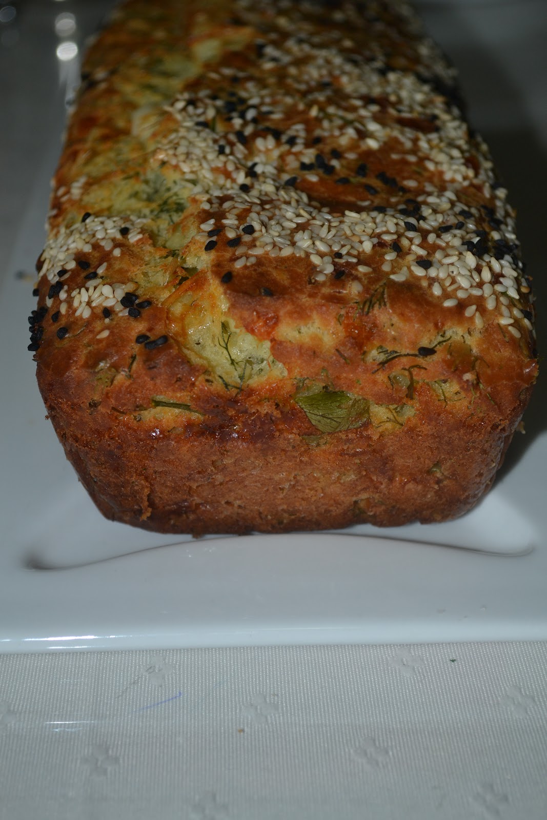 ANNEMİNELİ PEYNİRLİ VE DEREOTLU KEK