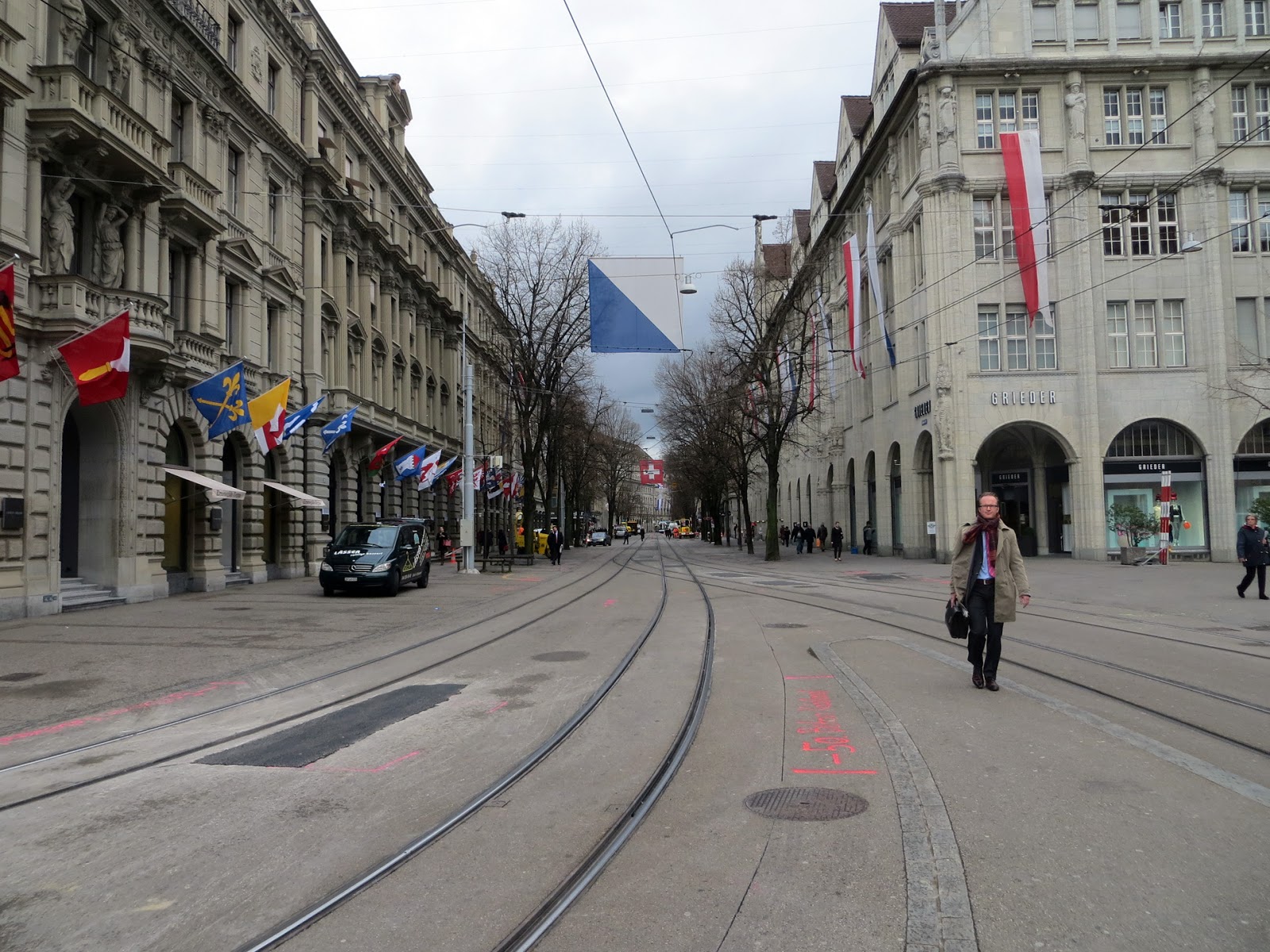 Www Tupfli Ch Buhnenbild Die Kinder Des Monsieur Mathieu