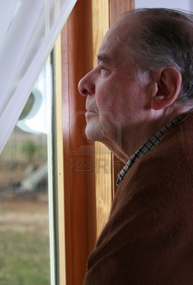 3953473-elderly-man-looking-out-window.j